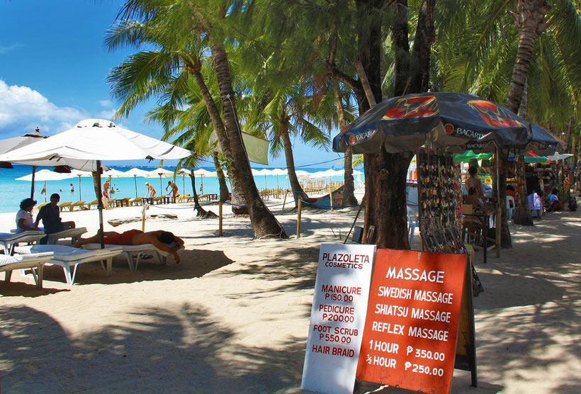 Travel Philippines | Beach Massage in Boracay. Philippines © Sabrina Iovino | via @Just1WayTicket