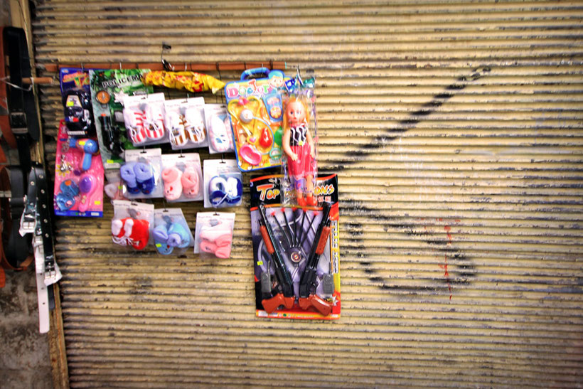 Street markets in the Old City of Nablus... Toys for kids.. © Sabrina Iovino | JustOneWayTicket.com