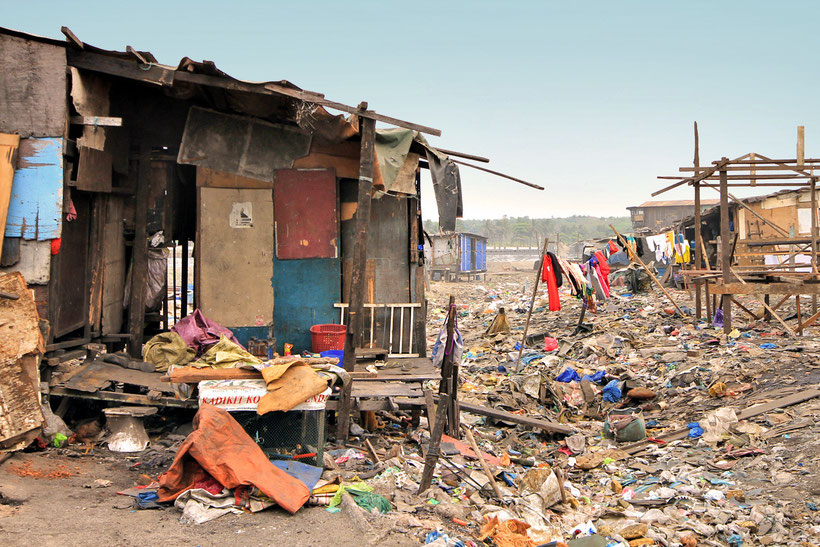 Smokey Mountain - The slums of Manila, Philippines © Sabrina Iovino | JustOneWayTicket.com