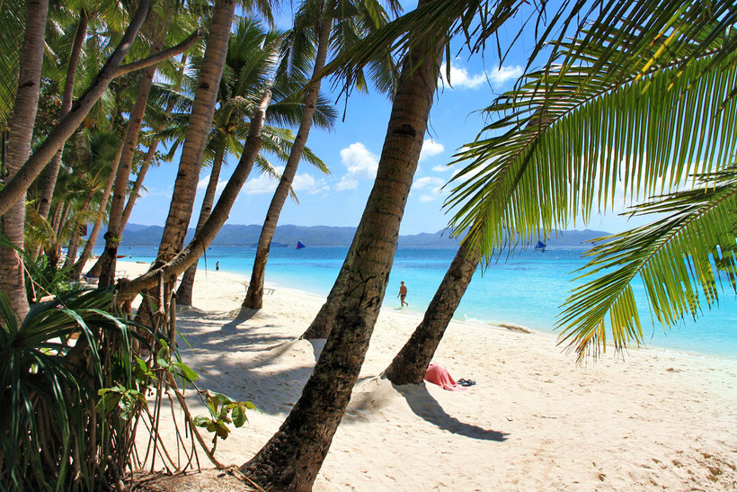 The beautiful White Beach at Station 3, Boracay, Philippines. 2013 © Sabrina Iovino | JustOneWayTicket.com