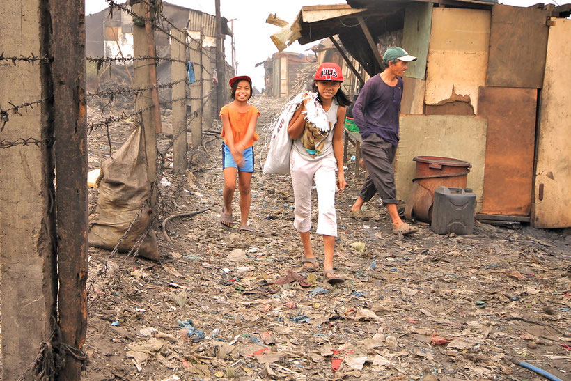 Smokey Mountain - The slums of Manila, Philippines © Sabrina Iovino | JustOneWayTicket.com