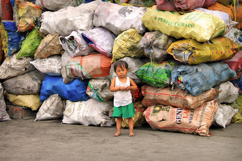 Smokey Mountain - The slums of Manila, Philippines © Sabrina Iovino | JustOneWayTicket.com