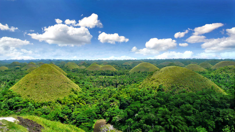 The Chocolate Hills in Carmen. Bohol, Philippines 2013 © Sabrina Iovino | JustOneWayTicket.com