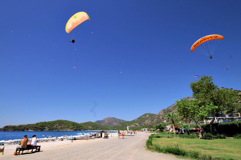 Watch out! Paragliders coming from everywhere... Ölüdeniz, Turkey 2013 © Sabrina Iovino | JustOneWayTicket.com