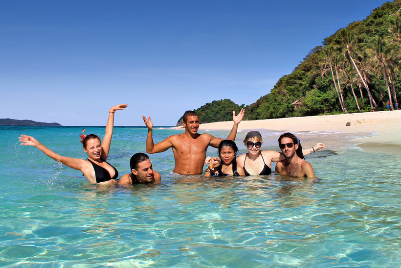 An amazing day with great friends at Puka Beach. Liza, Tom, Yam, Jenny, myself and Kozo. Yes, we did enjoy Boracay to the fullest! Philippines 2012 © Sabrina Iovino | JustOneWayTicket.com