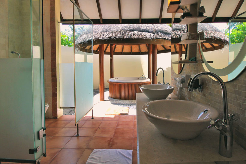 Open Air Bathroom with Jacuzzi at Bandos Island - That one time I got invited to the Maldives © Sabrina Iovino | via @Just1WayTicket