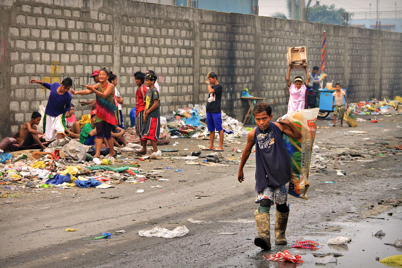 Smokey Mountain - The slums of Manila, Philippines © Sabrina Iovino | JustOneWayTicket.com