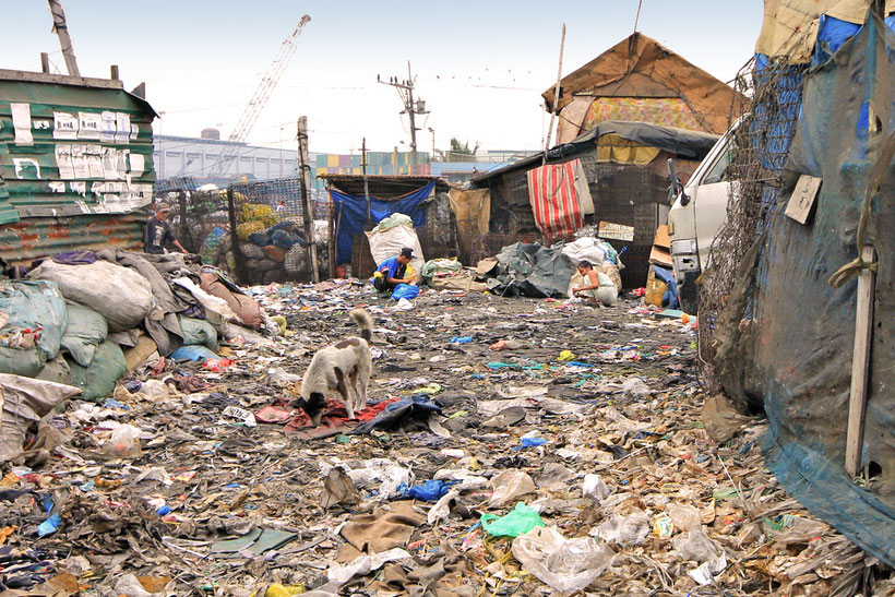 Smokey Mountain - The slums of Manila, Philippines © Sabrina Iovino | JustOneWayTicket.com