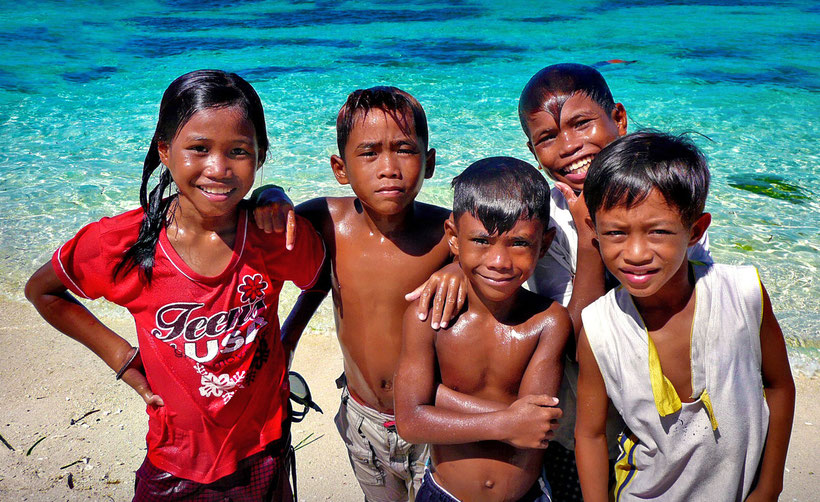 Cute local kids in Panglao, Bohol, Philippines 2013 © Sabrina Iovino | JustOneWayTicket.com