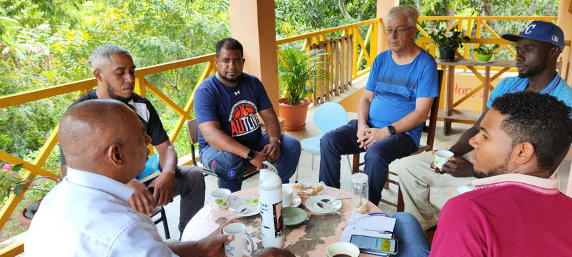 Reunidos con integrantes de la ONG Guali