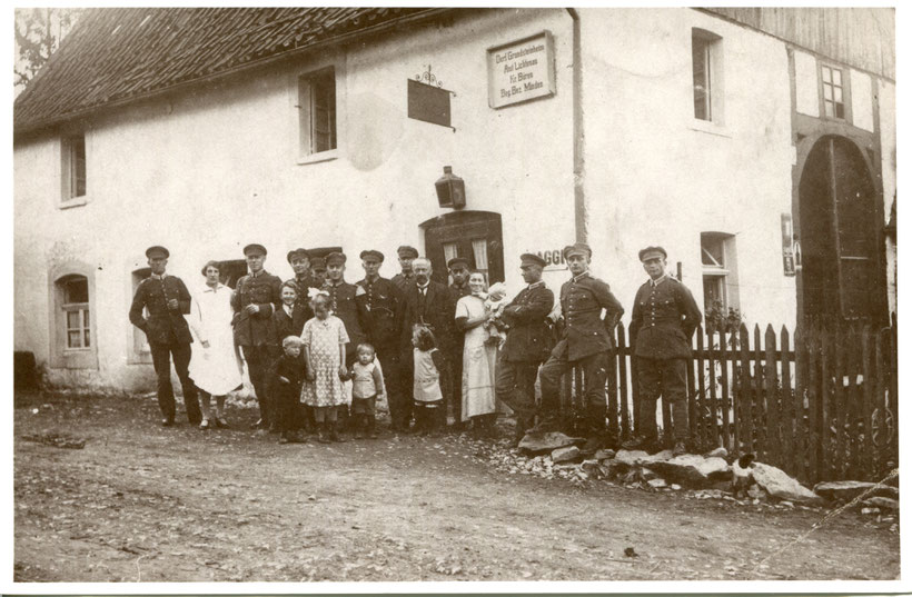Gaststätte mit Eingang von der heutigen Dorfstraße