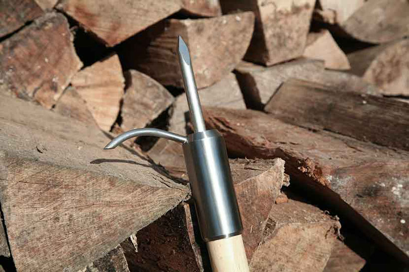 Brennholz stapeln ohne Rückenschmerzen mit Woodspike