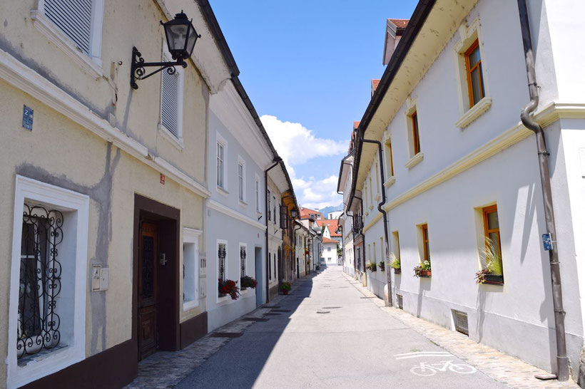 17 Must See Places in Kranj - Narrow streets & lovely houses