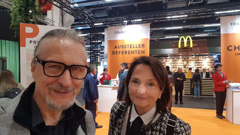 «Prof. Veronika Bellone und Thomas Matla auf der FEX23» Frankfurt am Main, Deutschland © Bellone Franchise Consulting GmbH