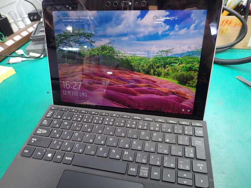 充電ケーブルを外しても起動するSurface
