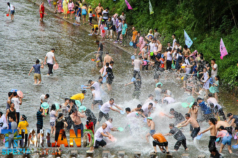 Wasserschlacht beim Songkran-Festival 2015