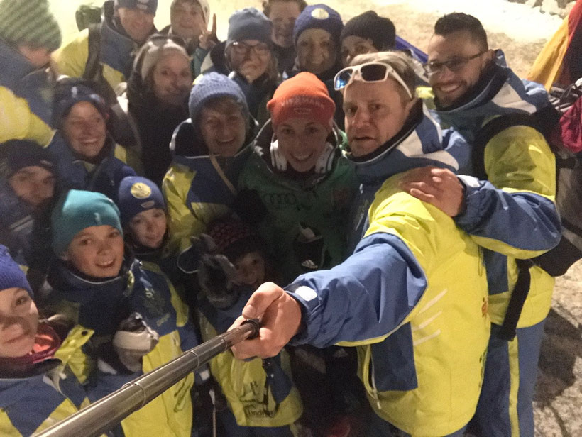 Eric Frenzel mit seinem Fanclub beim Nordic Combined Triple 2017 in Seefeld