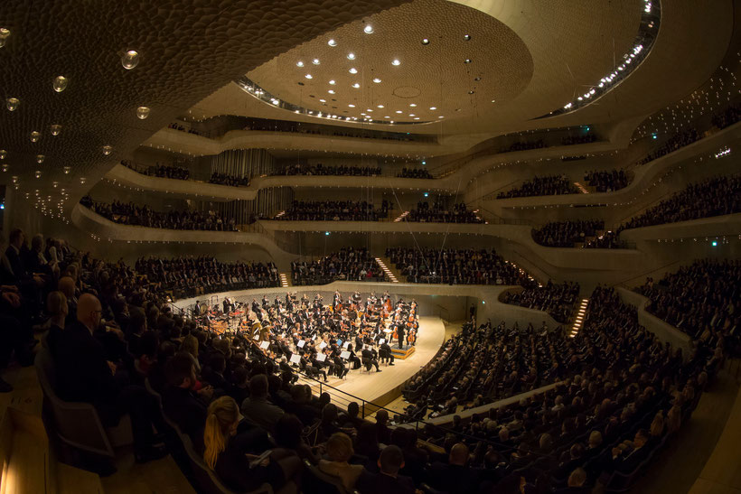Das Chicago Symphony Orchestra dirigiert von Riccardo Muti im Großen Saal der Elbphilharmonie Hamburg / © Todd Rosenberg Photography