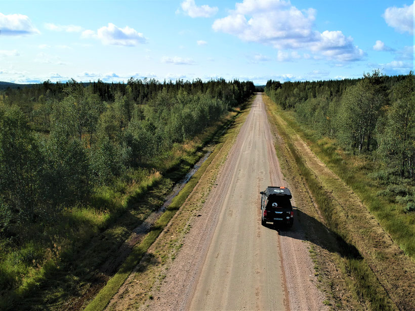 ProjektBlackwolf Alu-cab James Baroud Discovery Dachzelt Toyota Hilux Wald Schweden Skandinavien wolf78 #ProjektBlackwolf explore without no limits roadtrip offroad overland Travel Camping Overlandingnomads Dachzeltnomaden wolf78-overland.ch