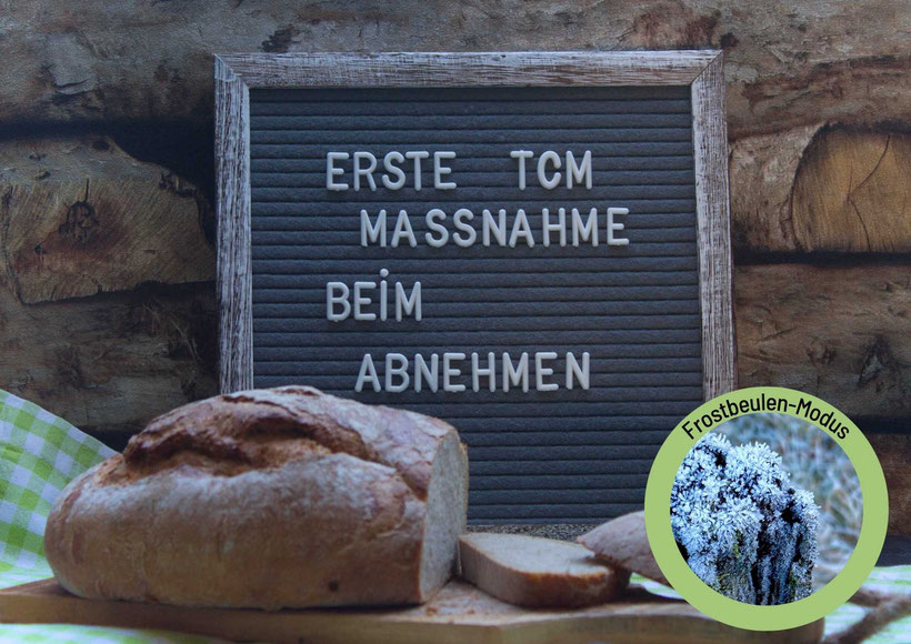 Titelfoto Blogartikel: Warum du nicht abnimmst, wenn du weiter Brot isst. Hintergrund Brot mit einer Mehlschicht. Untergrund schwarzes Gitter.