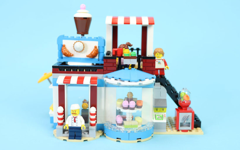 [Werbung] LEGO® Rebuilt by DIY Eule: Das 3in1 Creator Set modulares Zuckerhaus neu gedacht als winterliches Café Rudolf mit weihnachtlichen LEGO-Figuren 
