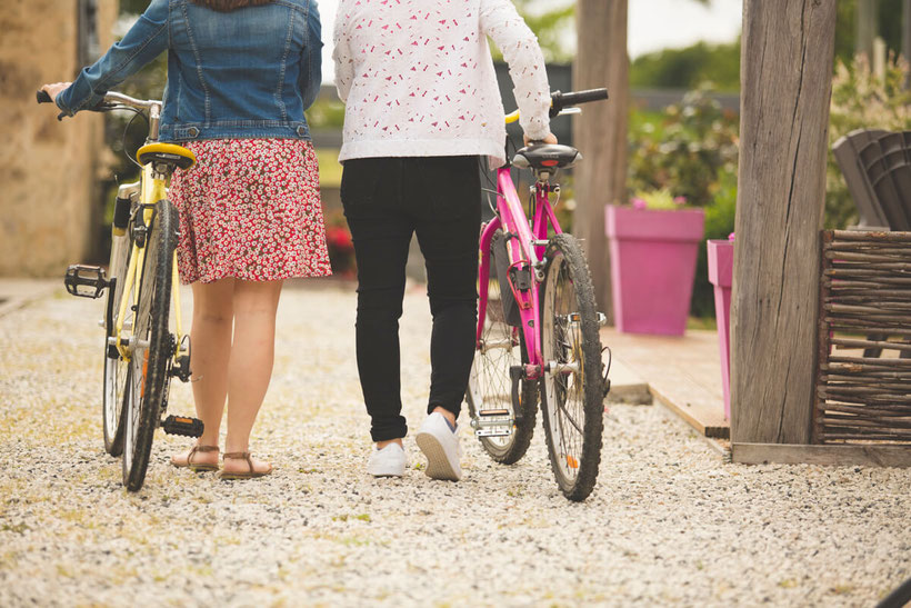 Des vélos et des itinéraires de balades à disposition. @lecorbeau-photo.com