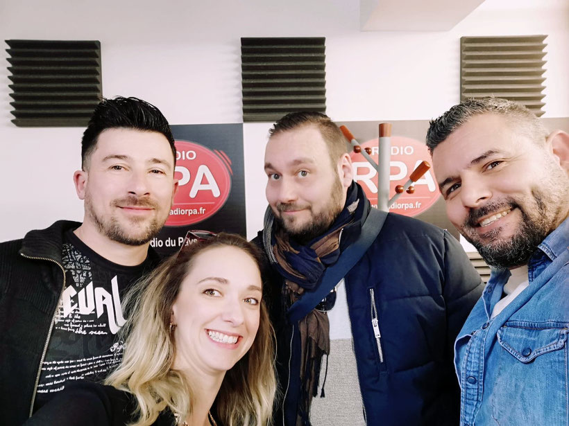 Equipe de l'émission "Jusqu'ici Tout va Bien" sur RPA - Stéfan, Chris, Bubu et Laura