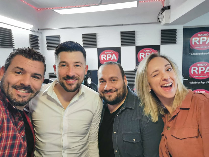 Equipe de l'émission "Jusqu'ici Tout va Bien" sur RPA - Stéfan, Chris, Bubu et Laura