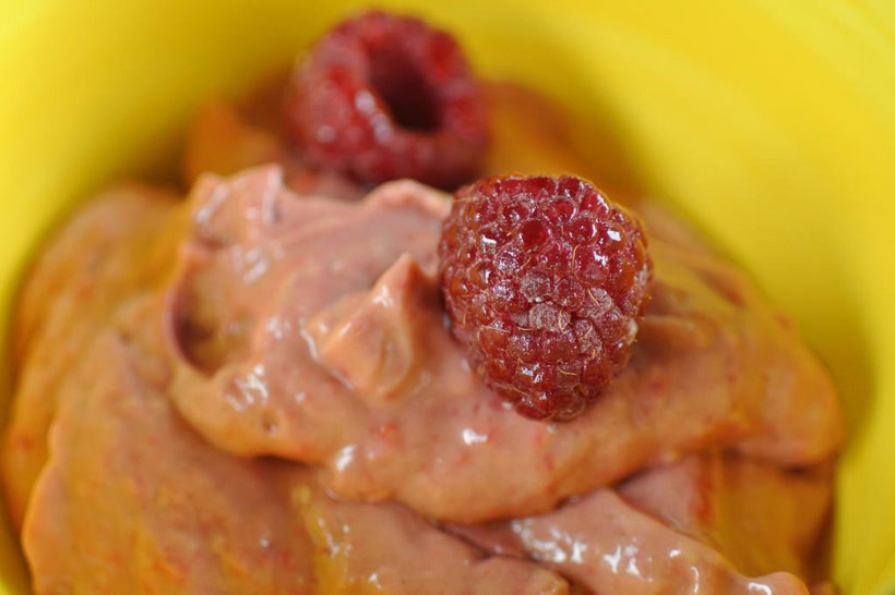 Avocado & Himbeeren: geniales Dessert - LowCarb (auch für Thermomix)