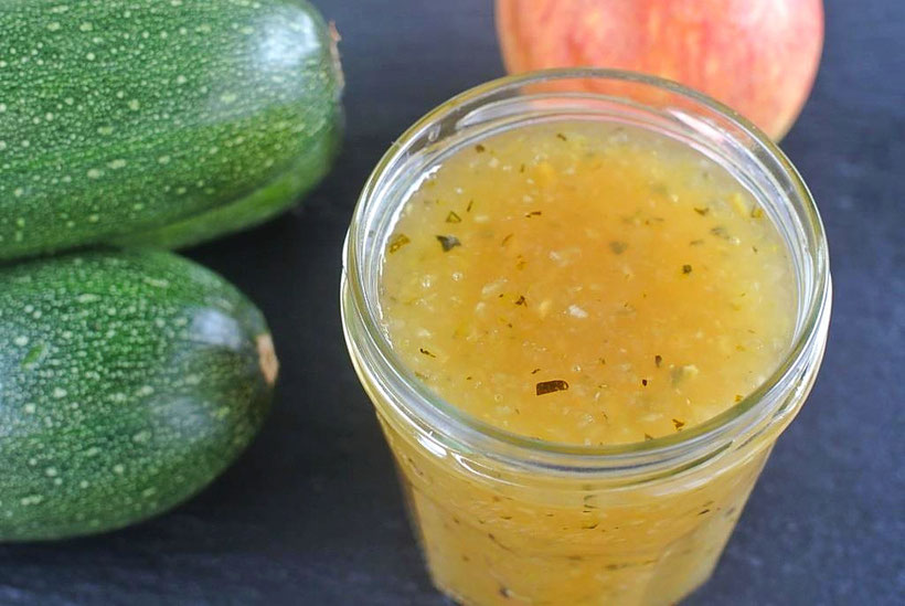 Konfitüre oder Marmelade mit Zucchini und Apfel