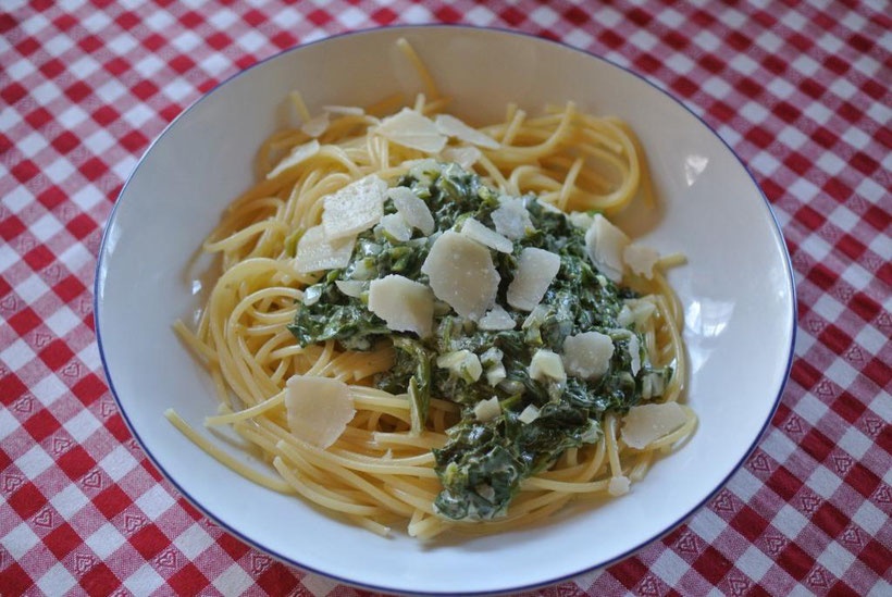 Schnelle Soße aus frischem Spinat und Creme Fraiche