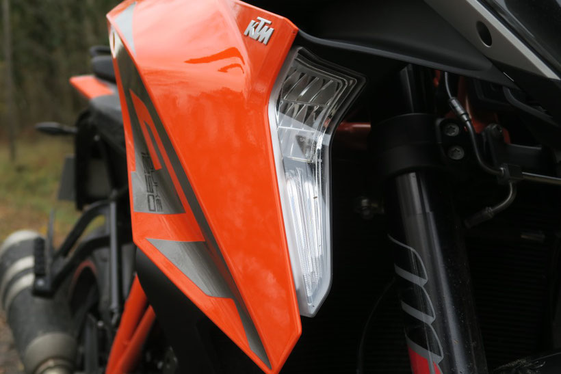 Feux cornering de la KTM 1290 Superduke GT