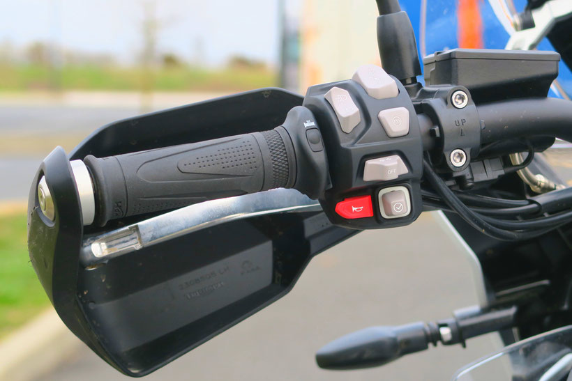 Toujours plus de boutons pour piloter les motos modernes