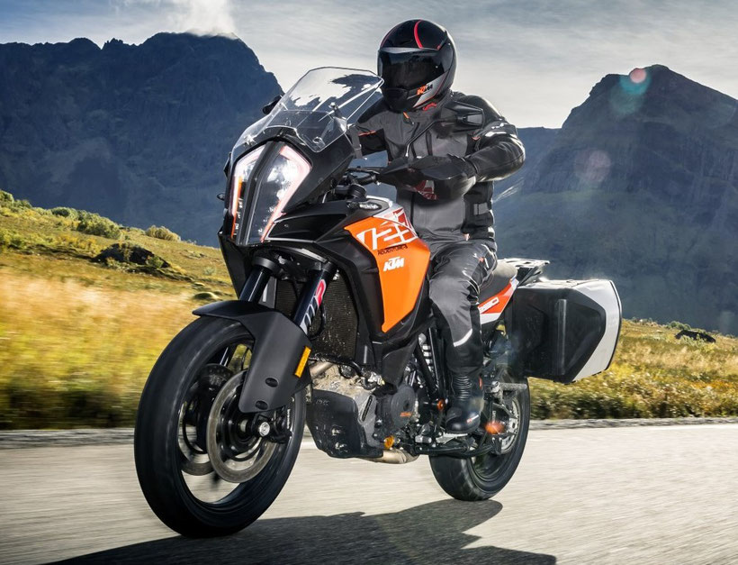 KTM 1290 Adventure équipée d'un phare full led