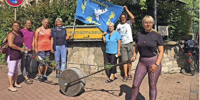 Am Sonntagvormittag ist der rollende Stein am Heimatmuseum Ronnenberg eingetroffen. Quelle: Heidi Rabenhorst