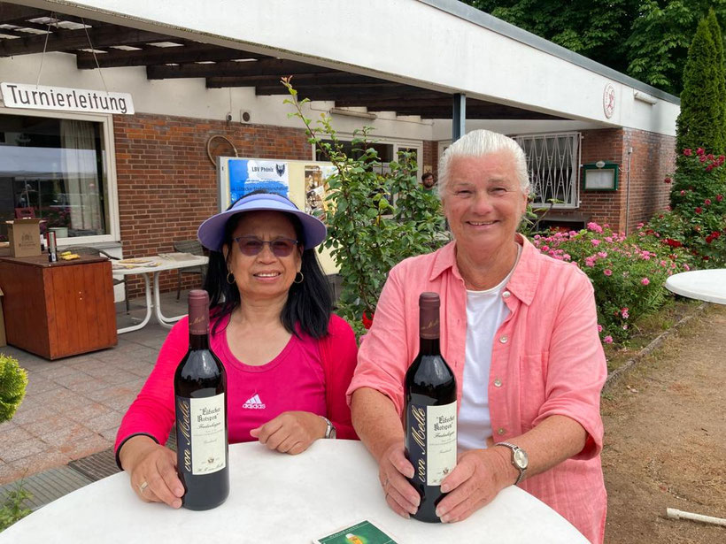 Sensationeller 2. Platz im Doppel Damen50  Nancy Mentz und  Barbara Lütgens