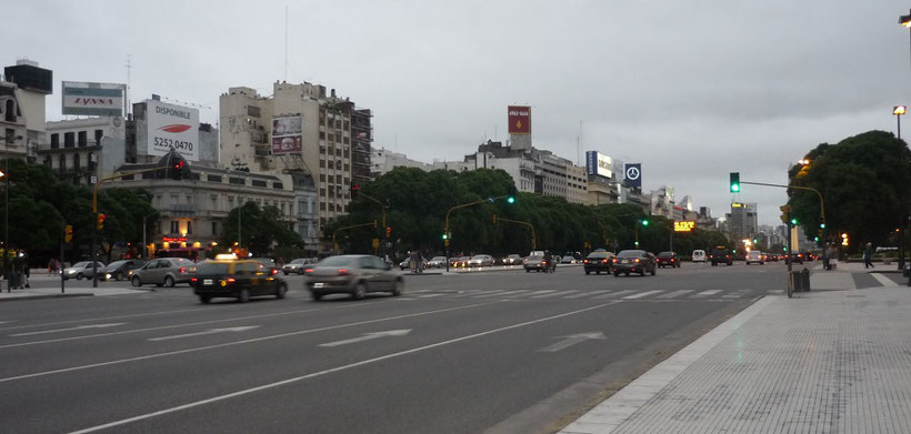 What to see and do in Buenos Aires - Avenida 9 de Julio