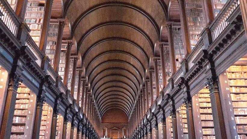 Trinity College / Long Room / Book of Kells in Dublin