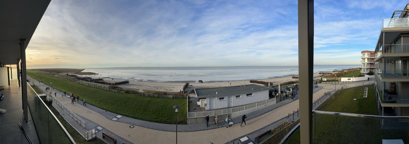 Der Meerblick über den gesamten Strand von Neuwerk bis zur Elbe aus der Ferienwohnung Duhner Spitze Nr. 19 in Cuxhaven-Duhnen