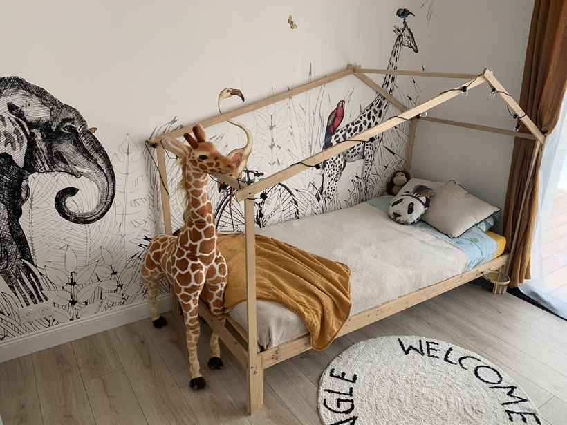 chambre enfant safari jungle papier peint girafe popsy