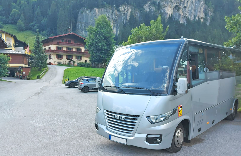 Unser nächst größerer Reisebus für 16 Sitze.