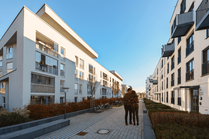 Paar am Nachhauseweg, TAURUS Sicherheitstechnik