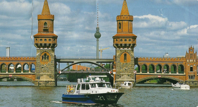 Sommer 2012 - Rechts fährt der Leiter Technik/Hafen und Umweltschutz des WSV "Alte Spree" e.V. - ohne Fehl und Tadel