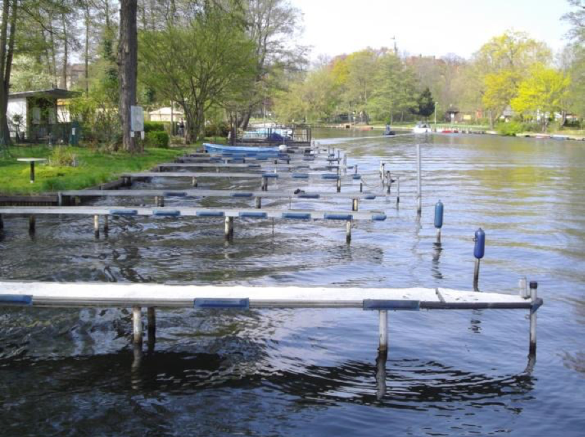 Steganlage im Sommer: Blick in Richtung Köpenick