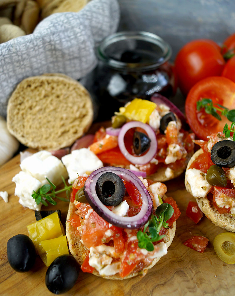 Dakos - Tomatenbrot auf Griechisch - zimtkringel - about food