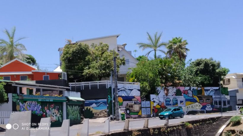 Ile de La Réunion/Saint Pierre/Terre Sainte: Street Art le long de la route  qui traverse la ravine Rivière d'Abord