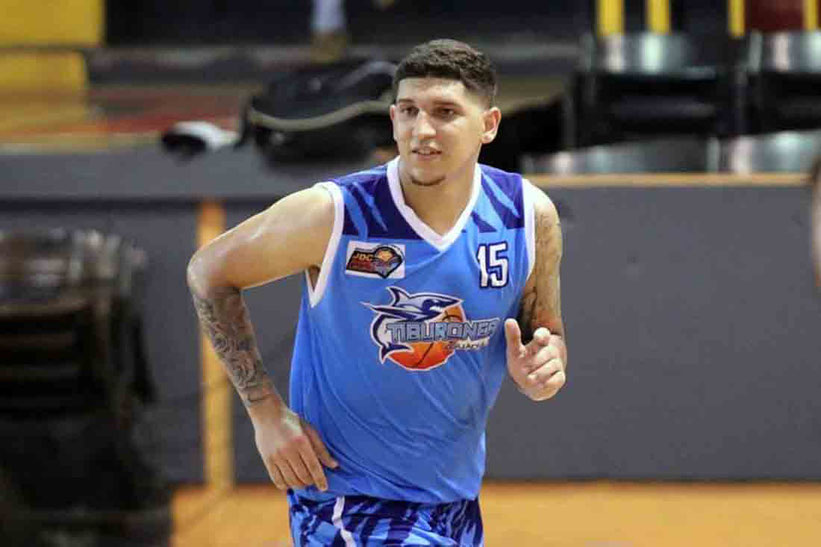 Bryan Guerra anotó el canasto clave para guiar a los Tiburones de Aguadilla a su segunda victoria. / foto suministrada por Jeanc Rodriguez