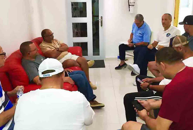 La reunión comenzó con el agradecimiento de la directiva de la Liga Puertorriqueña a los principales líderes de los árbitros nacionales / Foto por la Oficina de Prensa y Mercadeo de la LPV