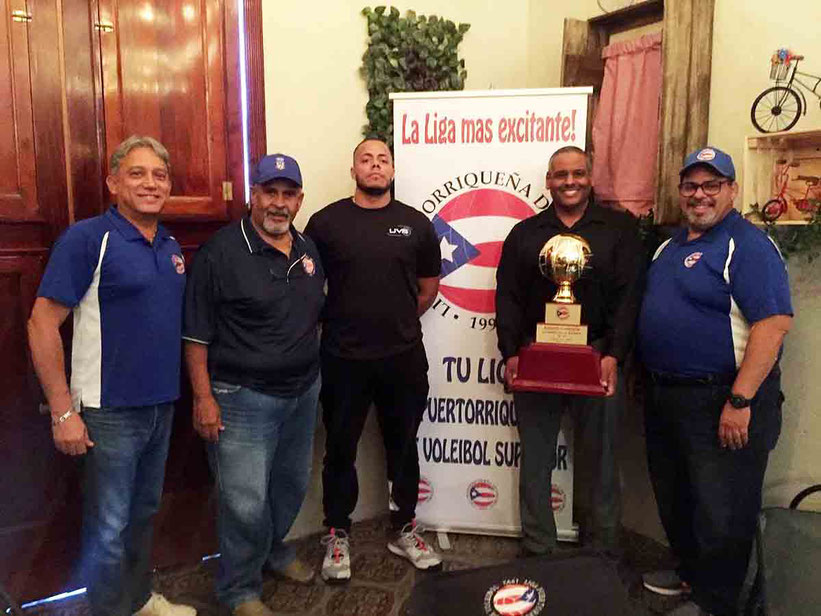 De izquierda a derecha: Lcdo. Martín Roldán, Director de Prensa, Sr. Jesús Colón, Presidente LPA, Dirigente Juán Lacén,Sr. Pedro Luis García Director de Recreación y Deportes del Municipio de Loiza y Sr. Noel Nazario Director de Torneo. / Foto LPV