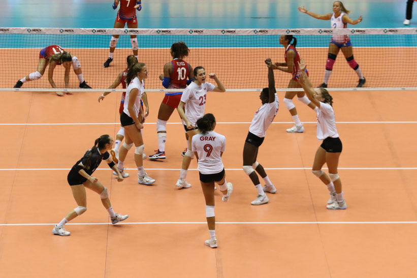 Canadá celebra su bronce ante Puerto Rico / foto por Norceca